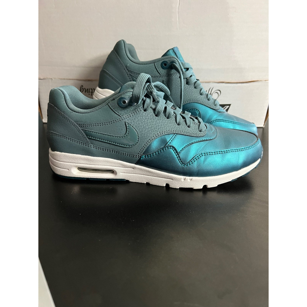 Nike Womens  Air Max 1 Ultra shoes size 8.5